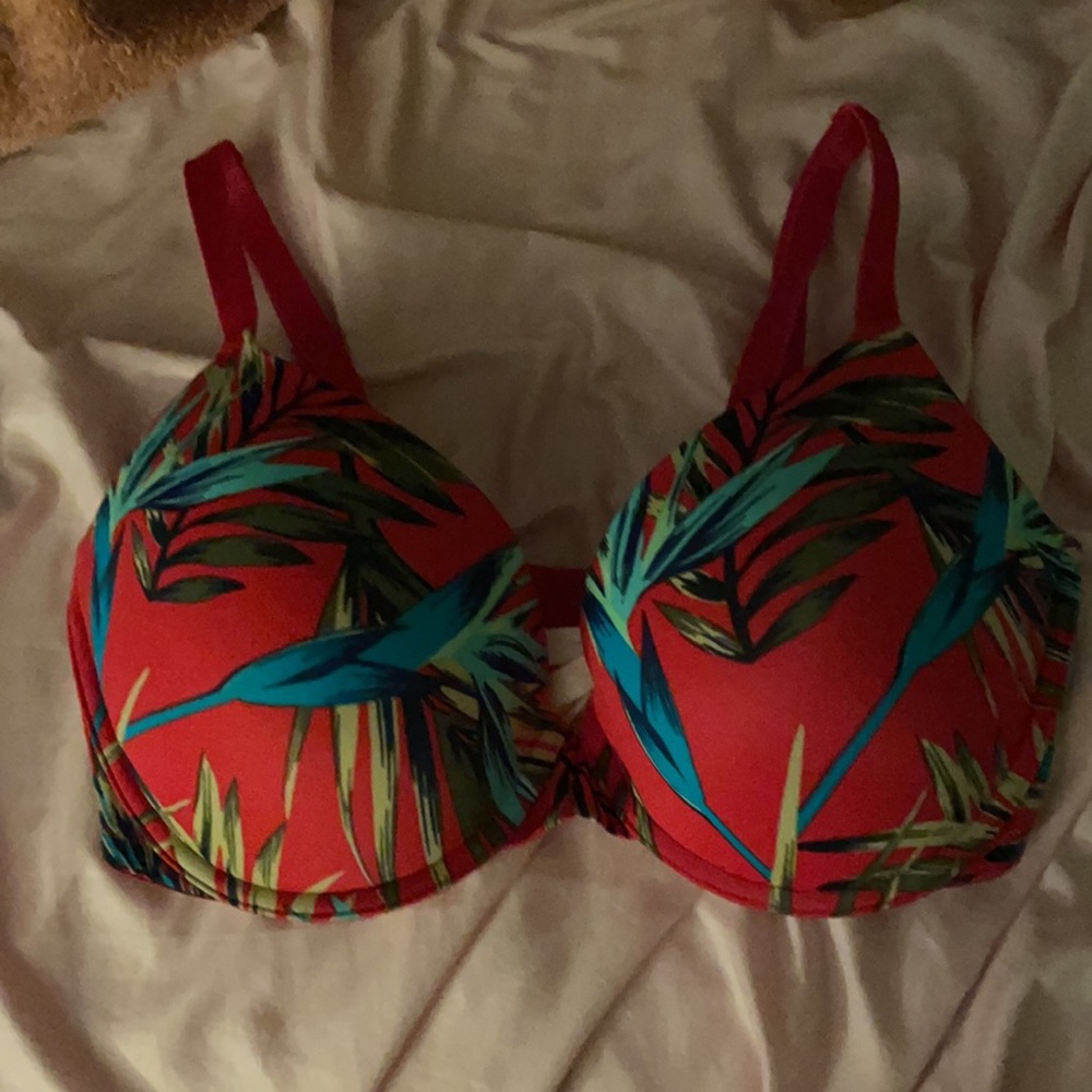 Victoria’s secret 34 DD bra. hardly worn